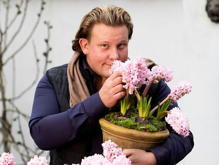 Med en doft av svenskodlade hyacinter hos Karl Fredrik på Eklaholm