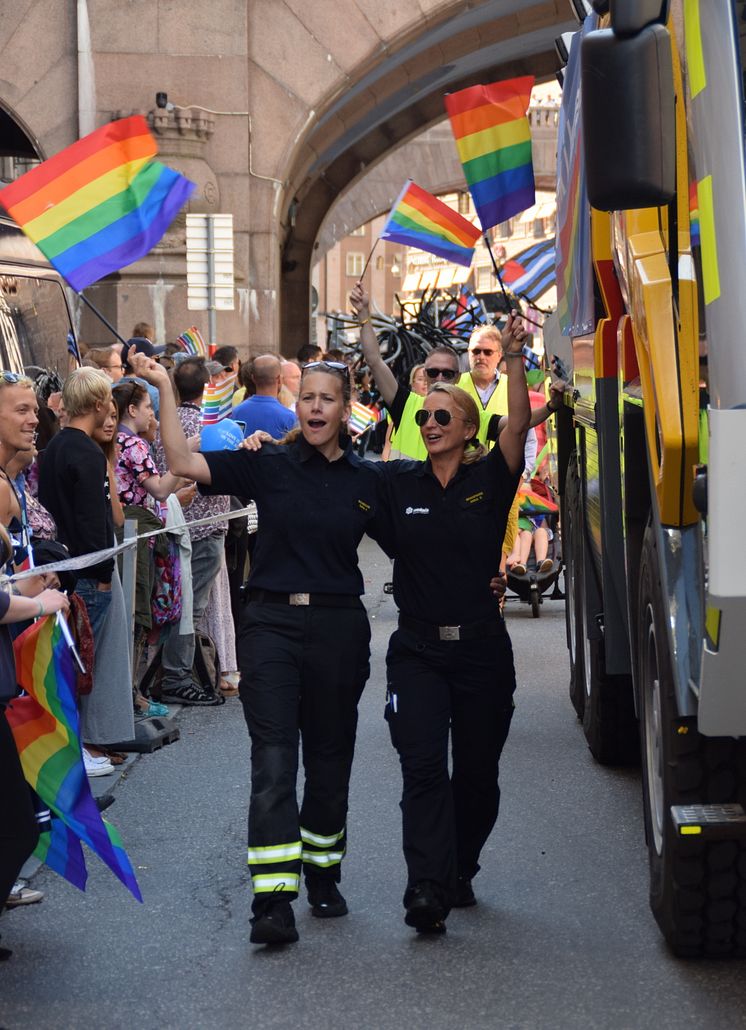 Swedavia-medarbetare i Pride-paraden