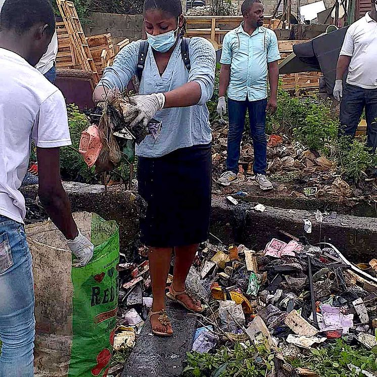 Bluewater helps a plastic waste clean up in Nigeria as part of the company's pledge to remove one kilo of plastic waste for every sustainable bottle it sells (Credit: Empower)
