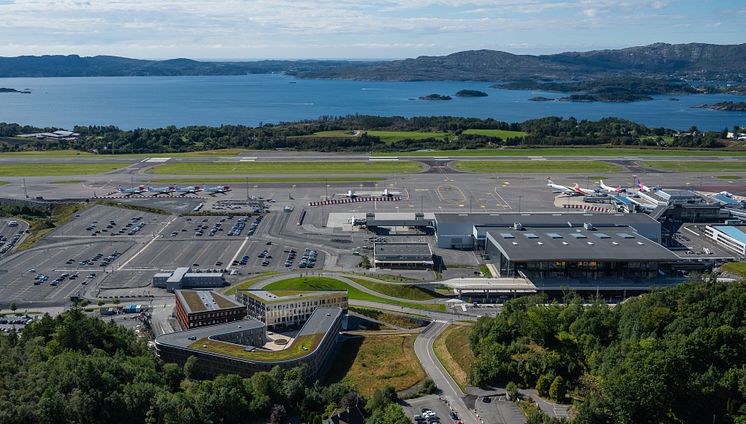 Bergen Business Park, helifoto med flyplass fra øst