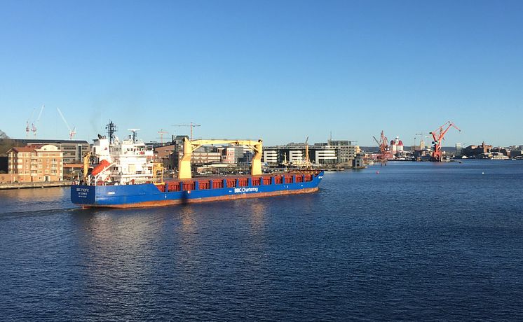 Lastfartyg på väg uppför Götaälv i centrala Göteborg Bild Göteborgs Stad