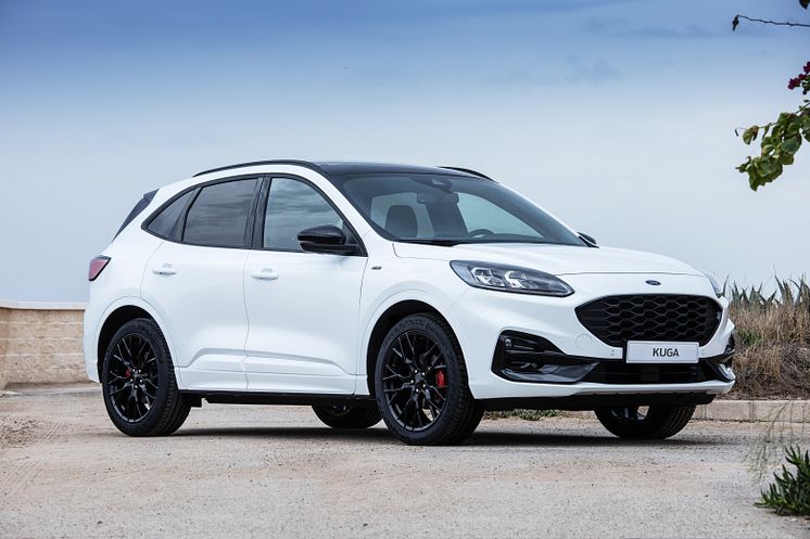 ford-kuga-black-edition_exteriores_vignale_14sept2022_0085
