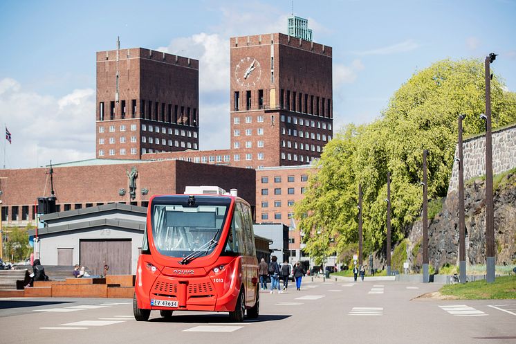 Bilde av selvkjørende buss på Akershusstranda