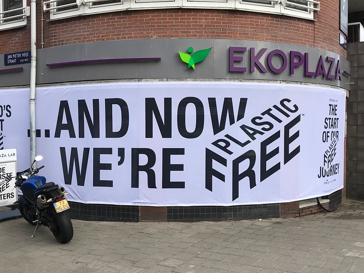 World's first plastic free supermarket opens in Amsterdam with a Bluewater water dispenser inside serving customers plastic free water