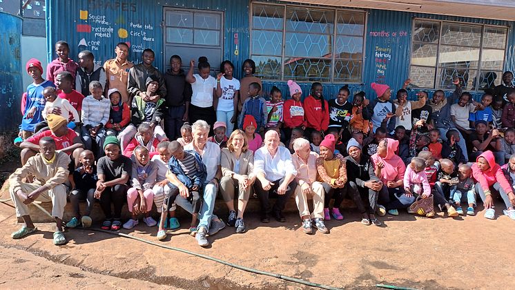 Dorothea von Boxberg (front row, center) during her visit to the "Mothers' Mercy Home" (Nairobi) in January 2023