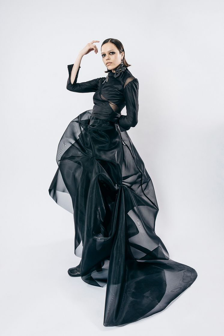 Felicia Åström – Couture Black