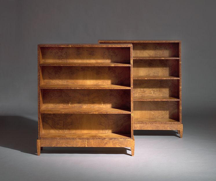 Kaare Klint: A pair of early and unique bookcases of oak burl.