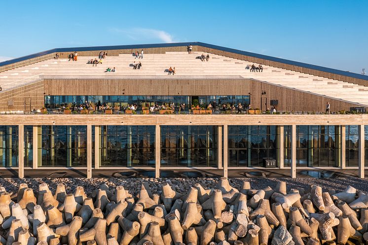 Kreuzfahrtterminal mit Kebony Fassade gewinnt Architekturpreis