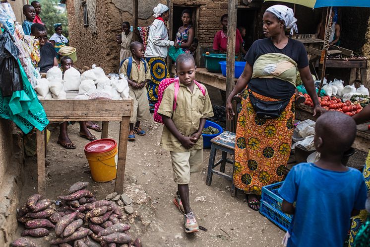 Spès Nihangaza. Barnrättshjälte i Burundi stöttar föräldralösa barn
