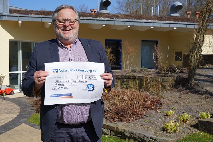 Rüdiger Barth, Hospizleiter des Kinder- und Jugendhospiz Balthasar in Olpe ist dankbar für die Spende von BPW.