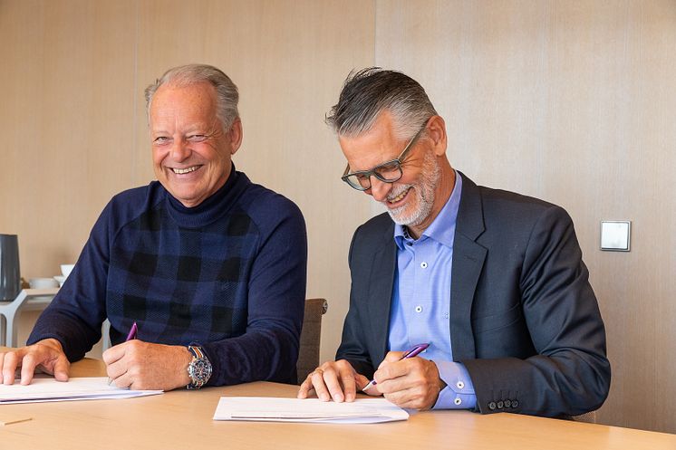 Hans Otterberg, Peter Svarrer signing acquistition