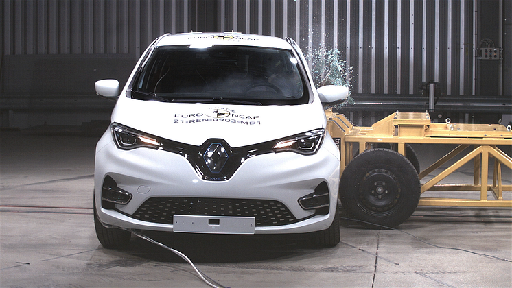 Renault Zoe side mobile barrier test - Dec 2021