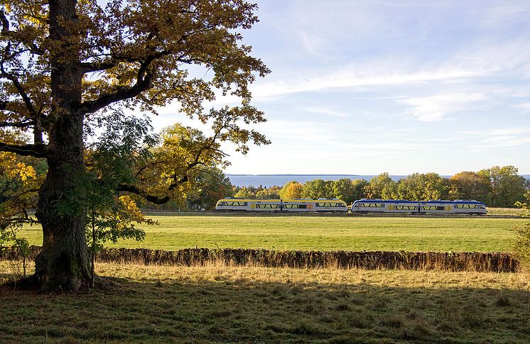 Sveriges vackraste tågresa bild 1  -  naturbild med tåg