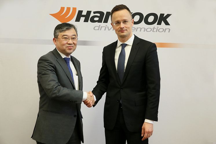 Han-Jun Kim, President för Hankook Tire Europe och Péter Szijjártó, Handels- och Utrikeshandelsminister av Ungern