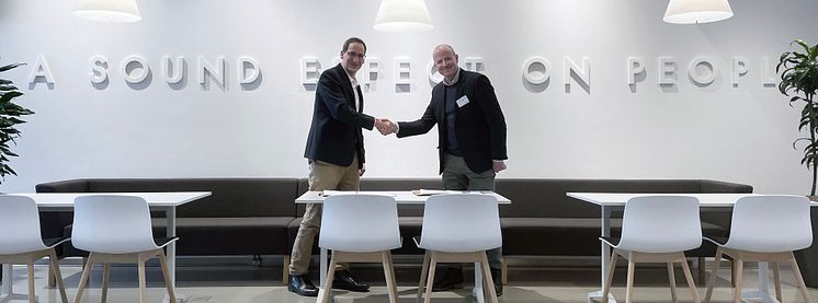 Från vänster Francois Michel, CEO, Ecophon och Olof Christensson, Director of Division Ventilation Systems, Lindab
