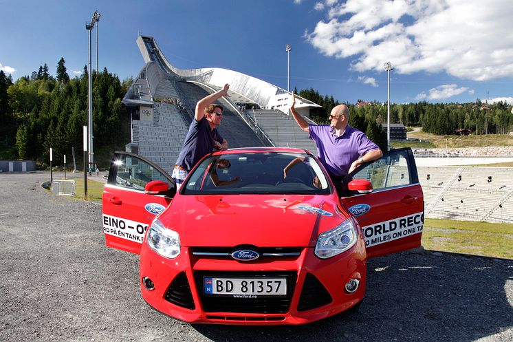 Knut Wilthil og Henrik Borchgrevink satte verdensrekord i økonomikjøring med Ford Focus med den prisbelønte 1.0-liters EcoBoostmotoren