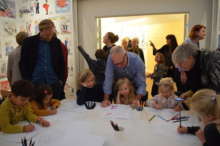 Jens Hage tegner med børn.2018