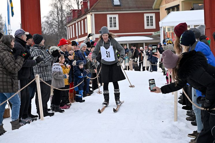 Jubileumsvasan Sofia Lind första dam i mål
