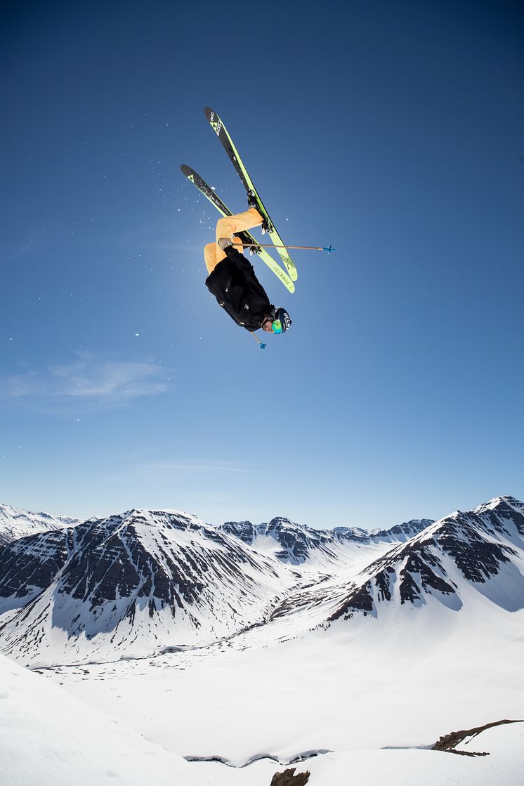 Tip 5_Sven Kueenle presenting a backflip at Viking Heli Ski in Iceland_filming for Legs of Steel film Same Difference_Photocredit Richard Walch