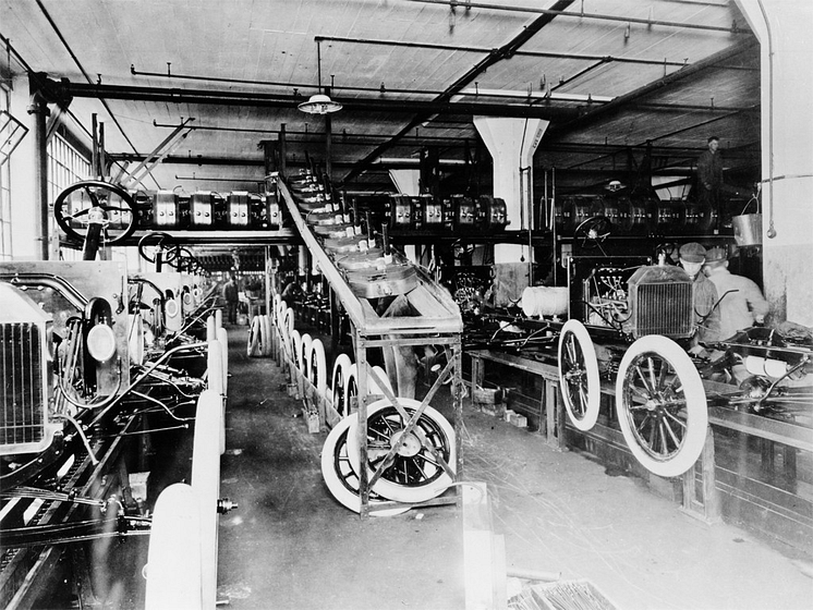 Ford feirer 100 års jubileum siden de oppfant og tak i bruk det bevegelige samlebåndet ved produskjon av T-Forden