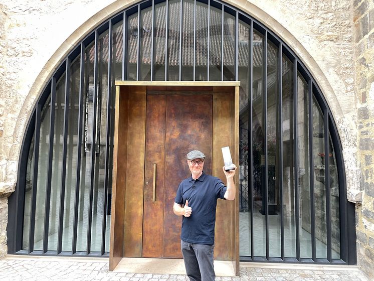 Jörg Otto aus Halle/Saale hat mit seiner Metallwerkstatt Otto den Besuchereingang des Naumburger Doms neu gestaltet