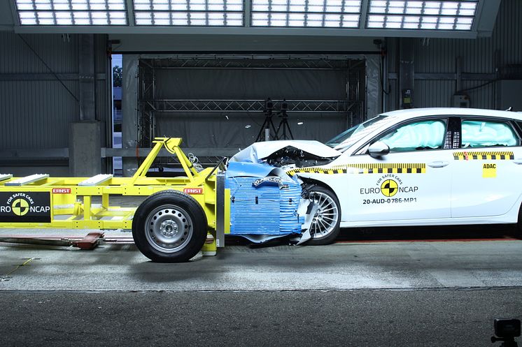 Audi A3 - Mobile Progressive Deformable Barrier test 2020