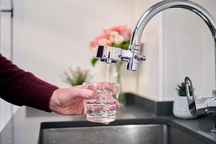 A tap-mounted water purifier that is simple to use, affordable and sustainable - and removes unpleasant tastes, odours and over 100 contaminates.