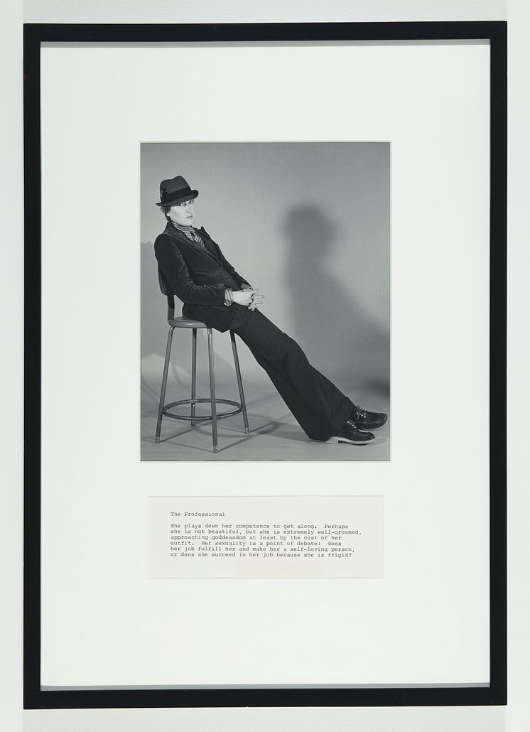 Martha Wilson, A Portfolio of Models, The Professional, en serie av sex fotografier och text, 1972/2012, 51 x 36 cm 