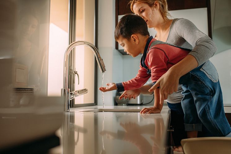 Almost 50% of Americans have PFAS chemicals in their tap water says new study (Credit:jacoblund  Stock photo ID:1054661664)