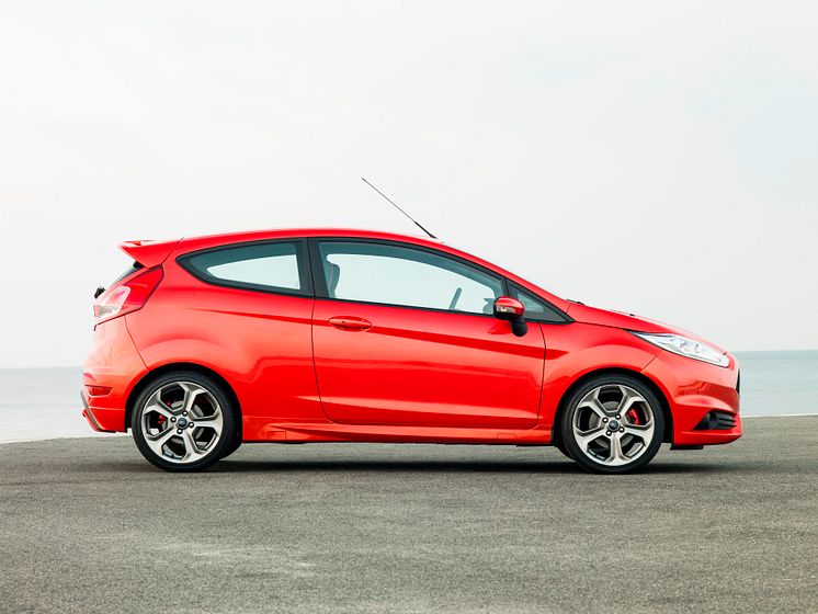 Den sportslige nye Fiesta ST med 20% flere hestekrefter og 20% mindre drivstoff-forbruk og CO2-utslipp
