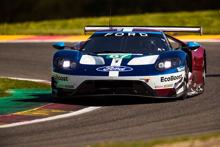 The 67 Ford GT on track