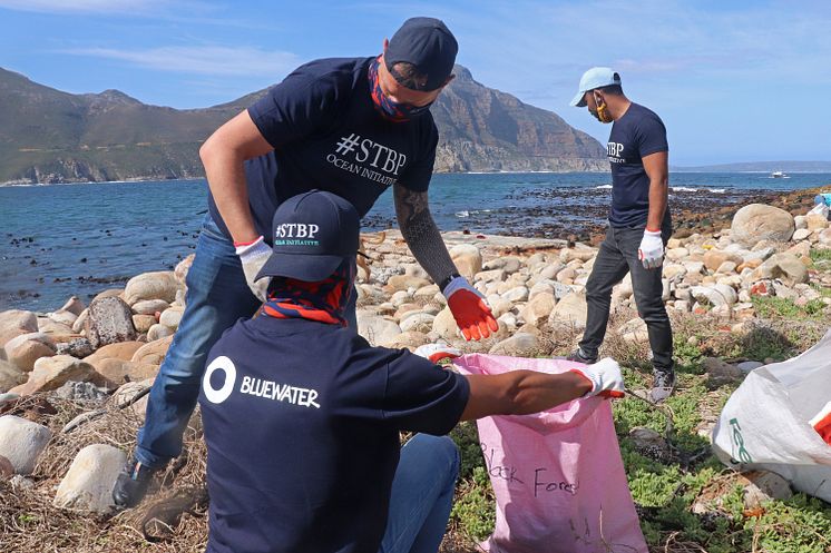 On World Clean Up Day, Bluewater helps Cape Town avoid plastic trash becoming micro plastics (photos: Maryann Shaw)