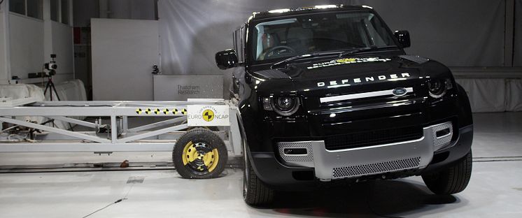 Land Rover Defender - Side Mobile Barrier test 2020