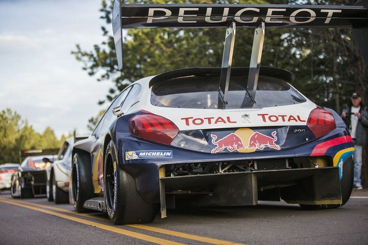Peugeot och Loeb kör för vinst i Pikes Peak