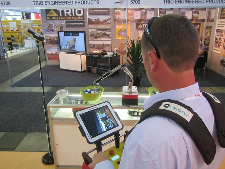Testing a Cavotec radio remote video link-up at Aimex13