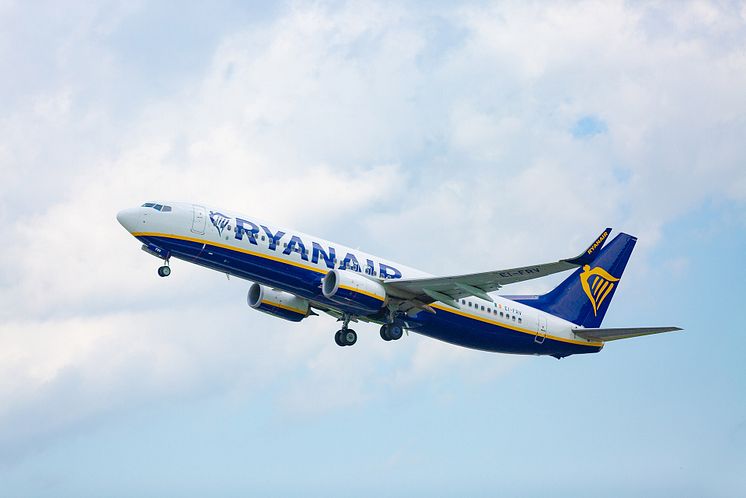Ryanair 9330-compressed-for-web.jpg