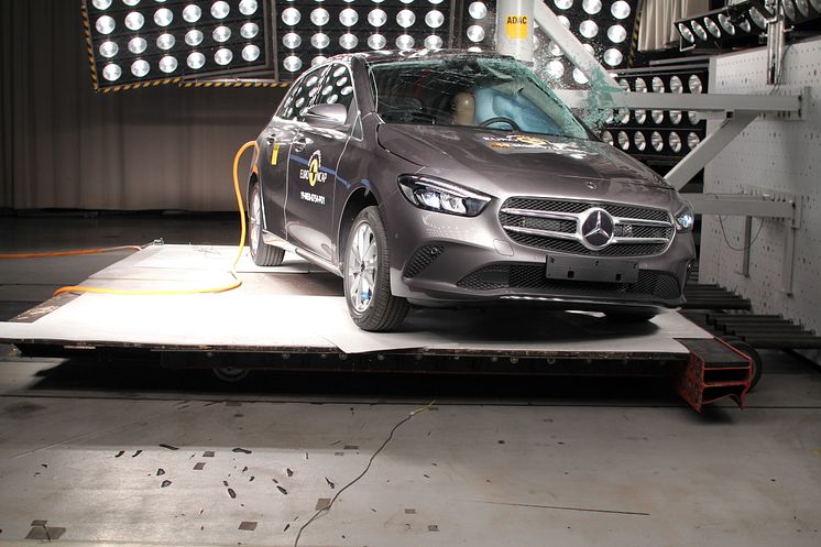 Mercedes-Benz B-Class Pole crash test June 2019