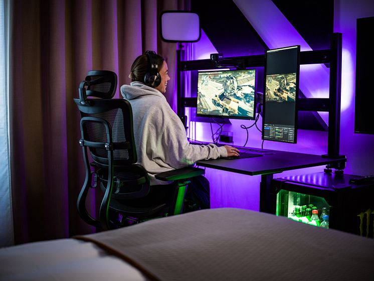 gaming-girl-playing-gaming-room-quality-hotel