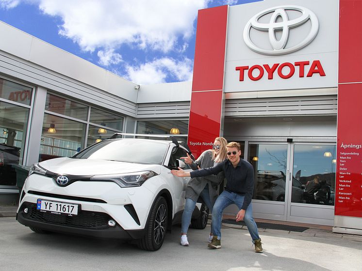 Vi gratulerer Marianne og Christoffer med ny Toyota!