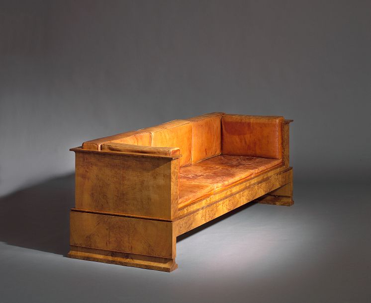 Kaare Klint: An early and unique freestanding three-seater sofa