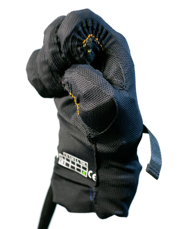 Exoskeletthandsken som ger styrka i handen. Hyper Human