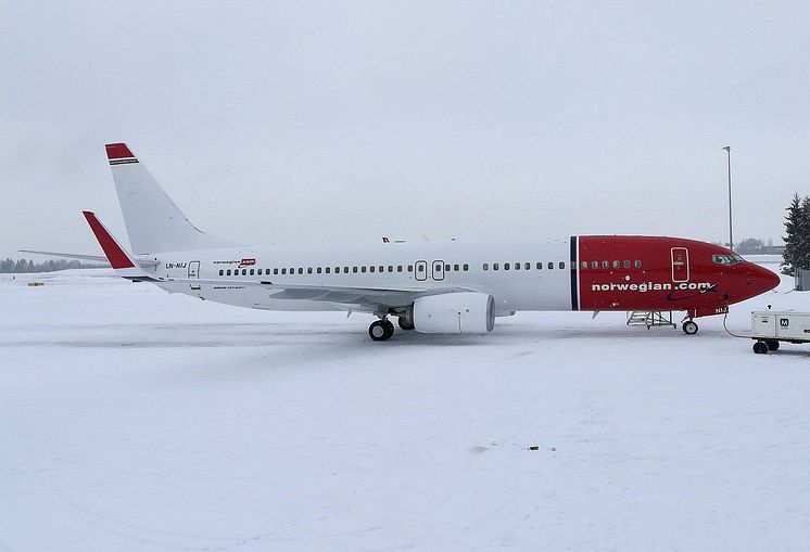 Norwegianille toimitettu viimeinen 737-800-tyypin kone laskeutui Oslon Gardermoenille tunnuksella LN-NIJ
