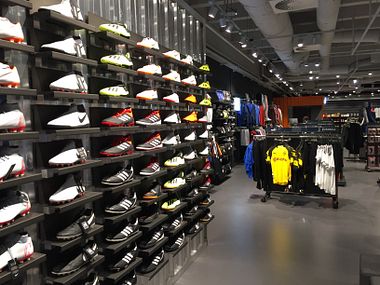 Найк аутлет. Nike Clearance Store. Батуми Nike. Любек Германия магазин Nike. Купить найк в москве outlet nike