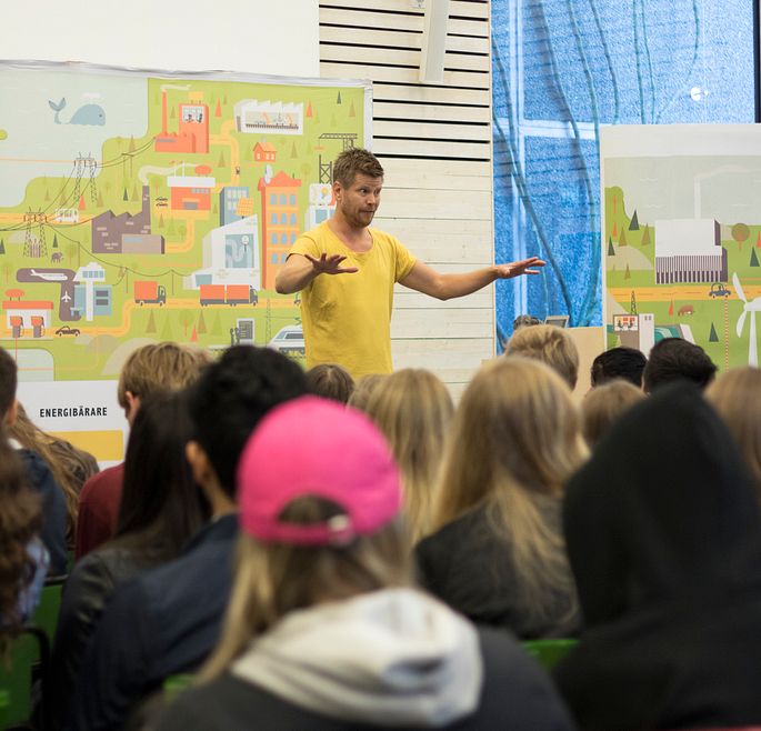 Växjös niondeklassare nyfikna på jobb i teknikbranschen – över 600 elever delar framtidstankar på inspirationsföreläsning