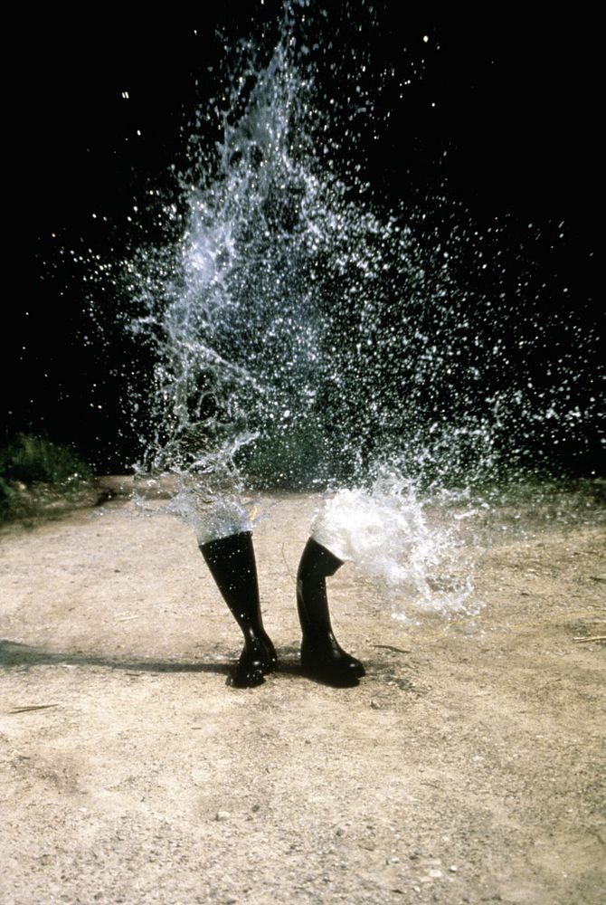 Roman Signer Wasserstiefel, 1986 Water Boots,  Courtesy konstnären/the artist Fotografi/Photography  Foto/Photo: Marek Rogowiec