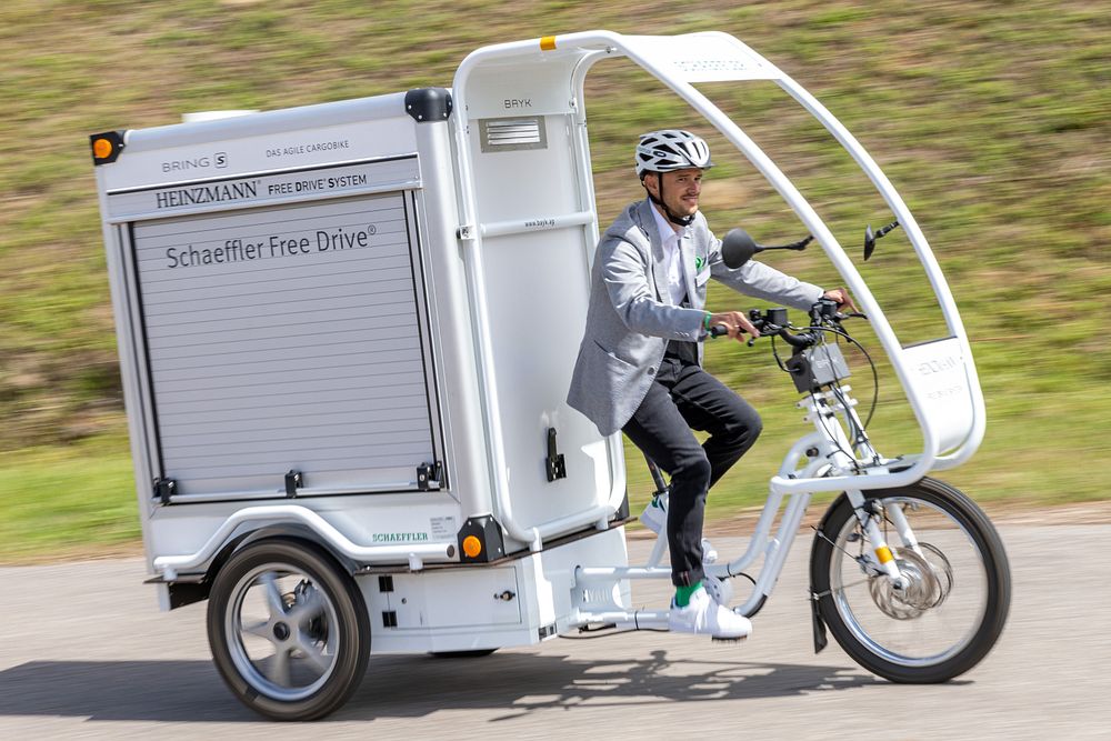 lectric cargo bikes incorporating the Free Drive chainless drive system