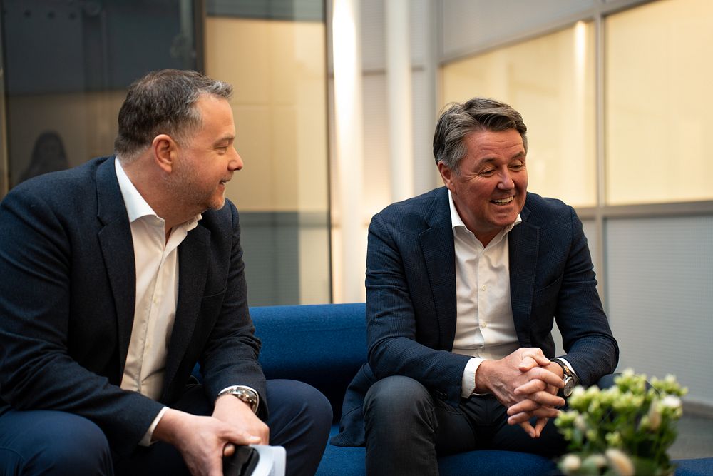 Från vänster: Norsk e-Fuels kommersiella direktör Lars Bjørn Larsen och Norwegians koncernchef Geir Karlsen träffas på Norwegians huvudkontor