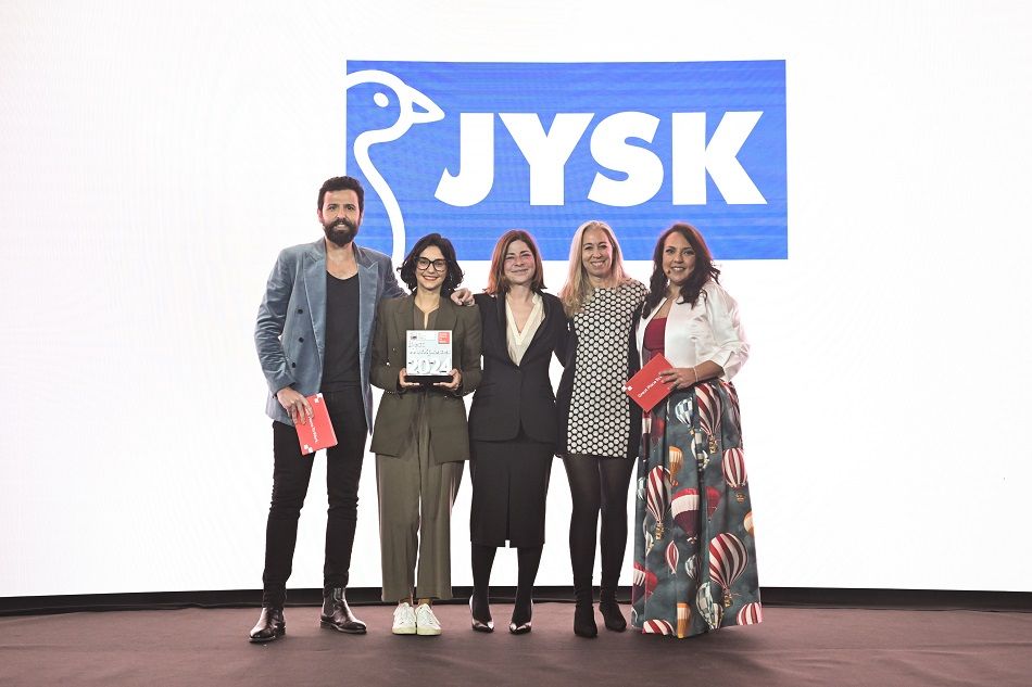 Belén Quiros, Directora de Recursos Humanos de JYSK España y Portugal recibe el premio de Best Workplaces 2024