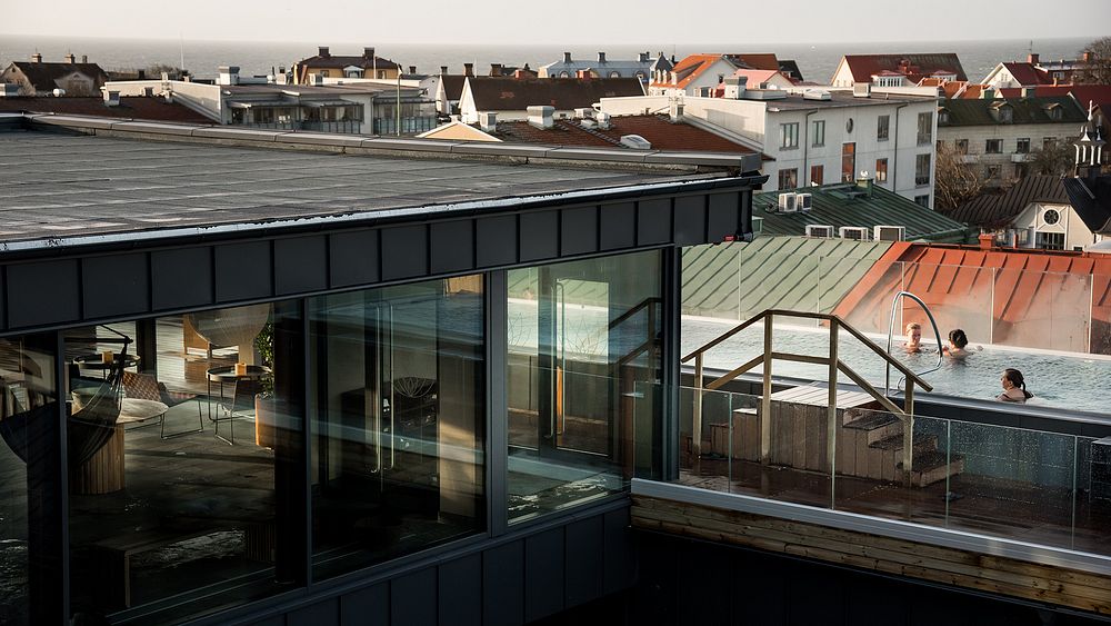 fo3crlfnukqd2inzba8y Varbergs Stadshotell öppnar upp takterrass med bastu