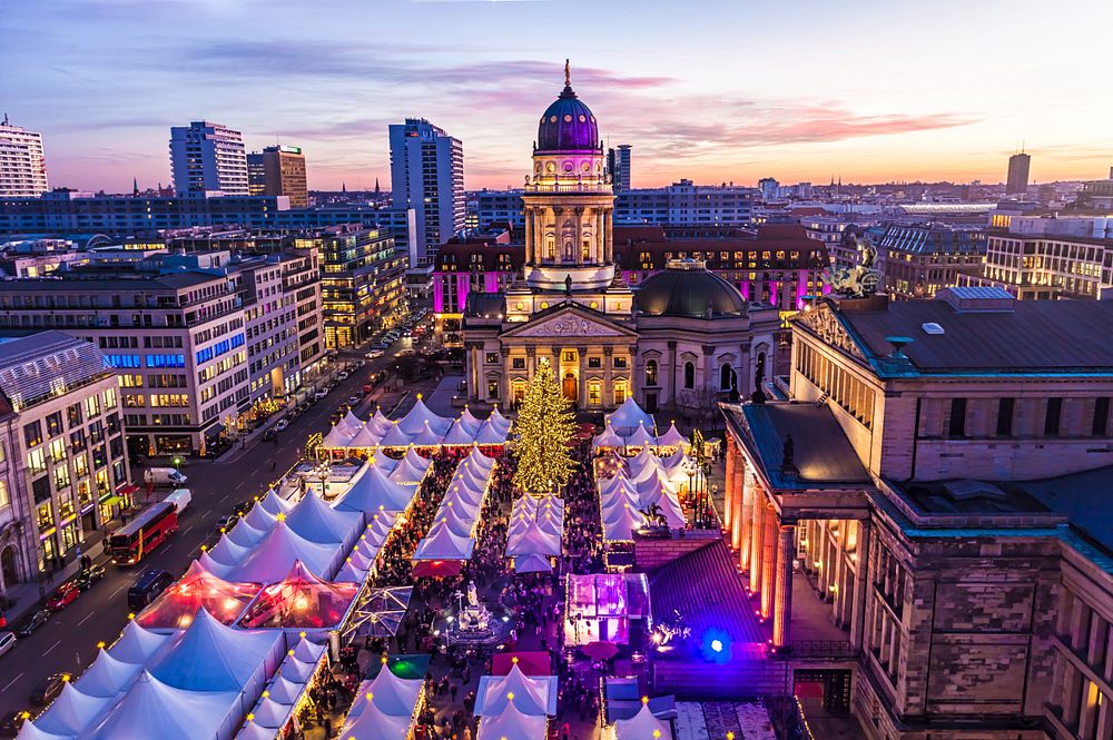 Et af Tysklands julemarkeder er julemarkedet i Berlin på Gendarmenmarkt ©Getty Images/ querbeet